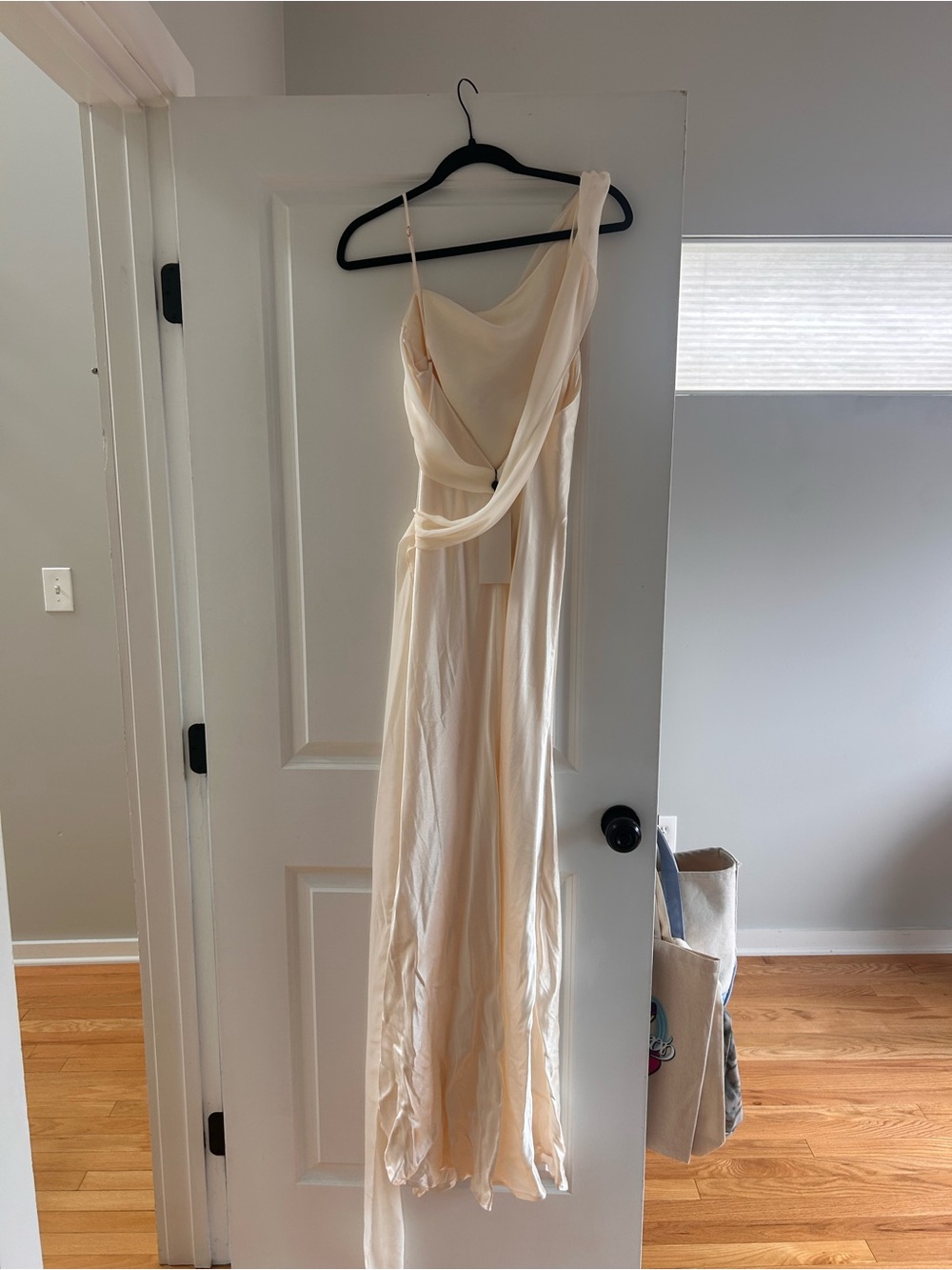 Helena Chiffon Detailed Satin Gown - Picture 5 of 6